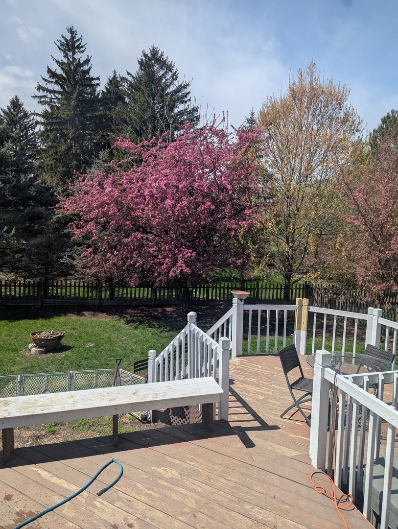 6 Crows Nest Court, Third Lake, IL 60030