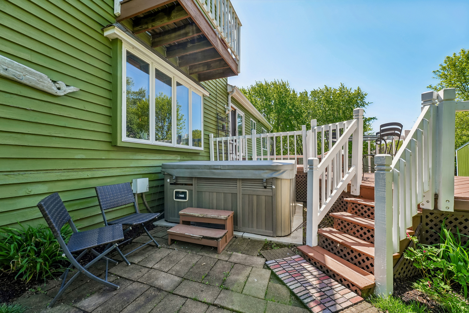 6 Crows Nest Court, Third Lake, IL 60030