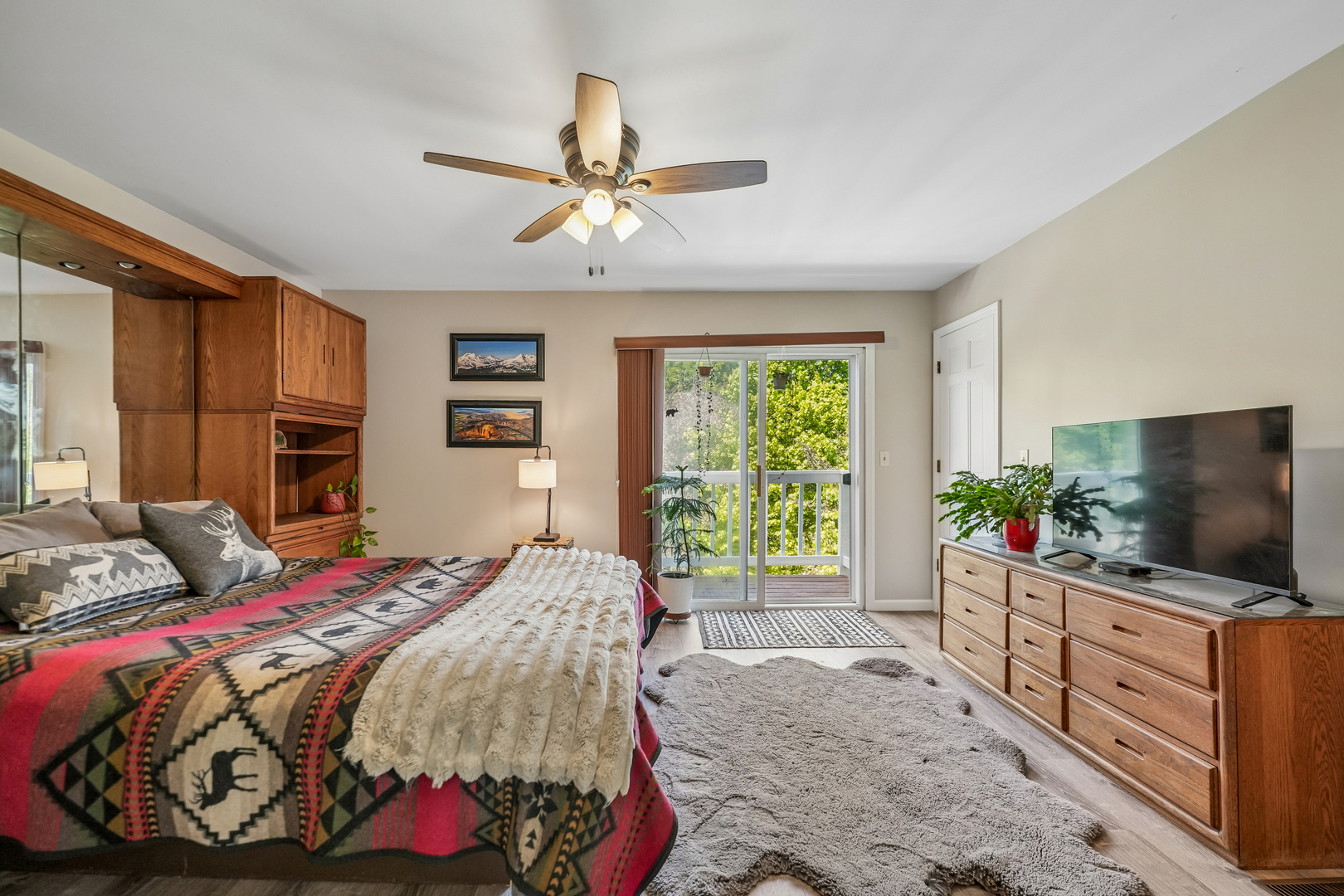 6 Crows Nest Court, Third Lake, IL 60030