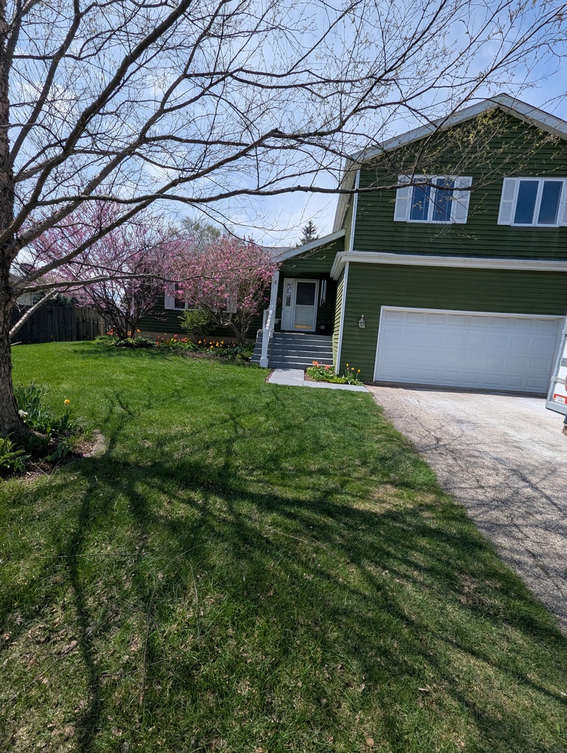 6 Crows Nest Court, Third Lake, IL 60030