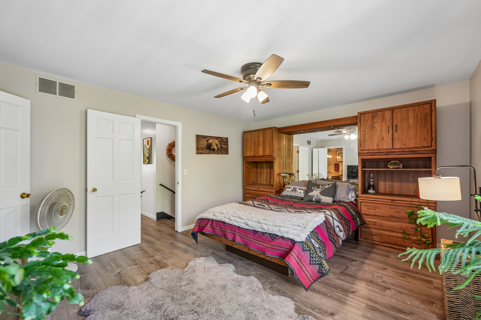 6 Crows Nest Court, Third Lake, IL 60030