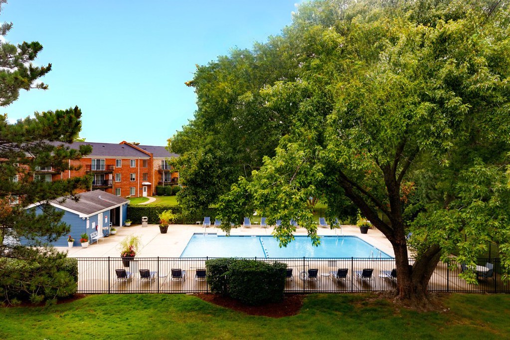 4400 W Lake Avenue #208B, Glenview, IL 60026