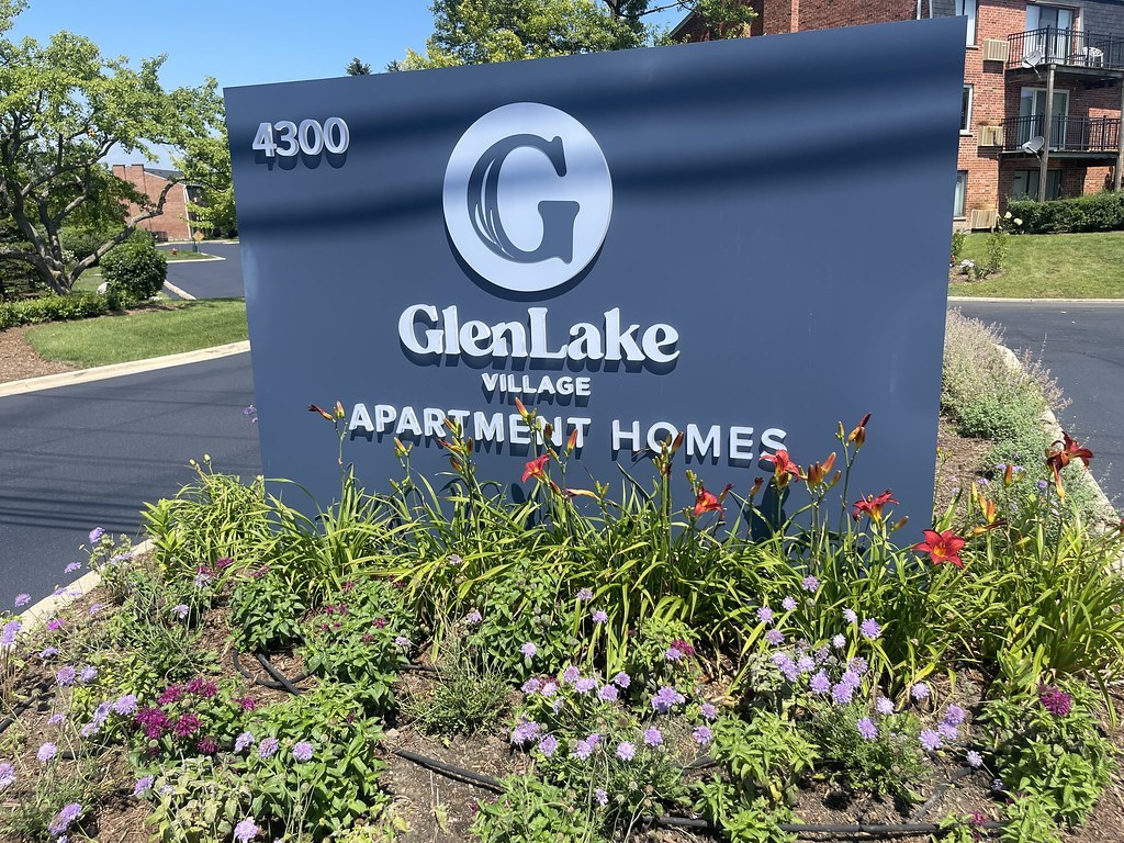 4400 W Lake Avenue #208B, Glenview, IL 60026