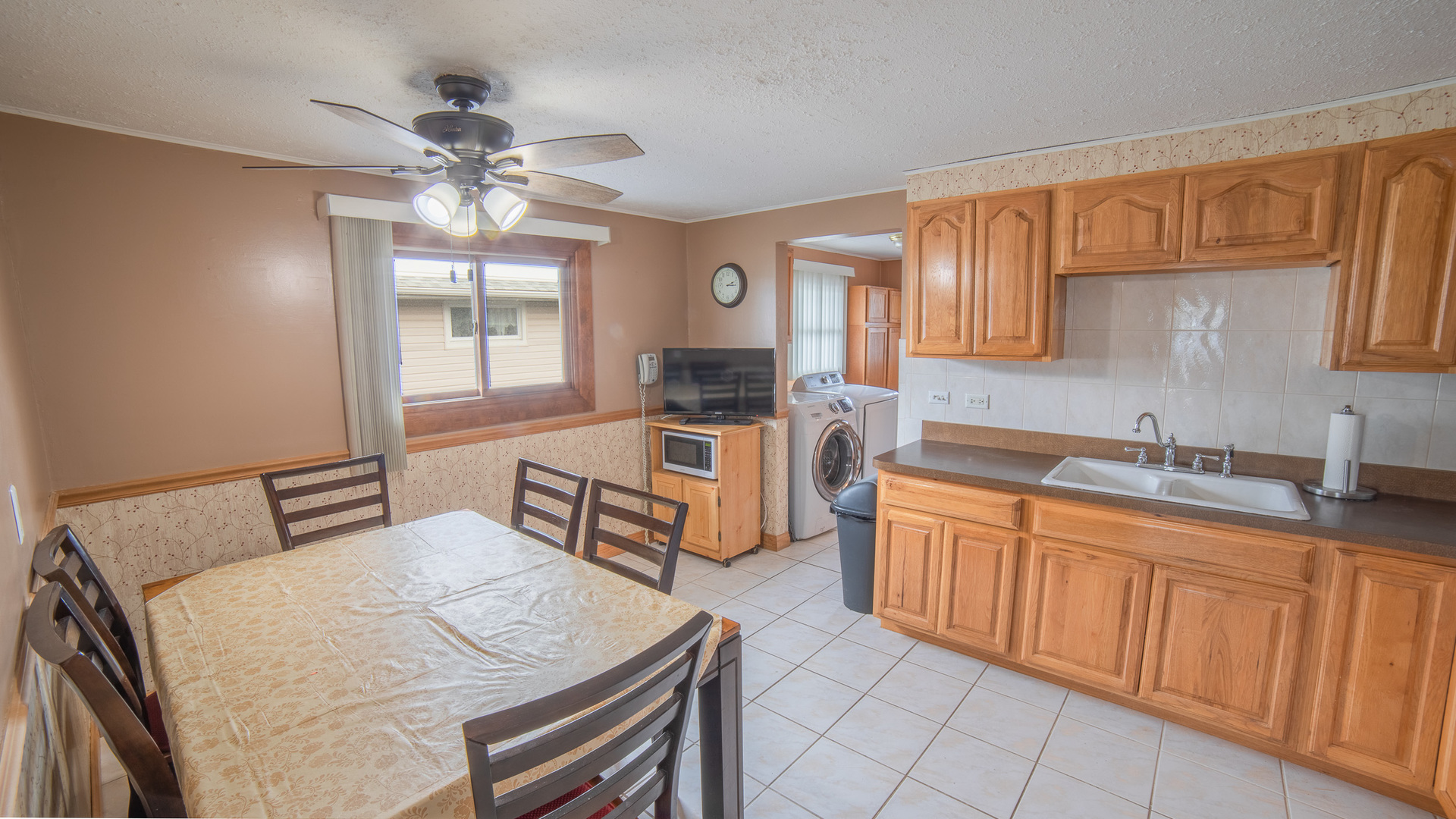 8953 S Corcoran Road, Hometown, IL 60456