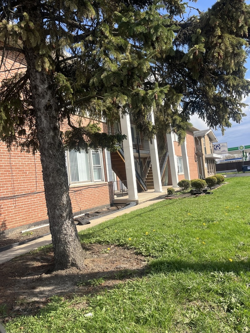 7831 roberts Road #4, Bridgeview, IL 60455