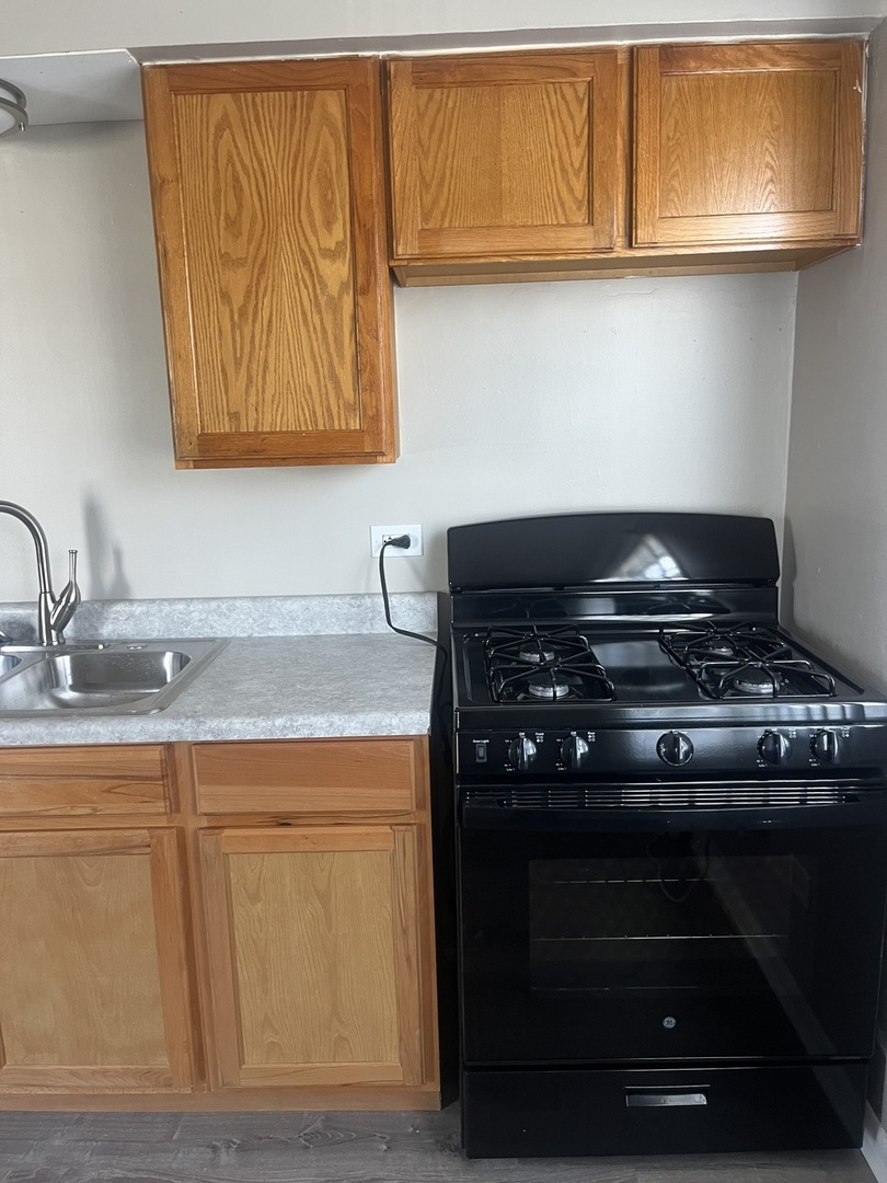 7831 roberts Road #4, Bridgeview, IL 60455