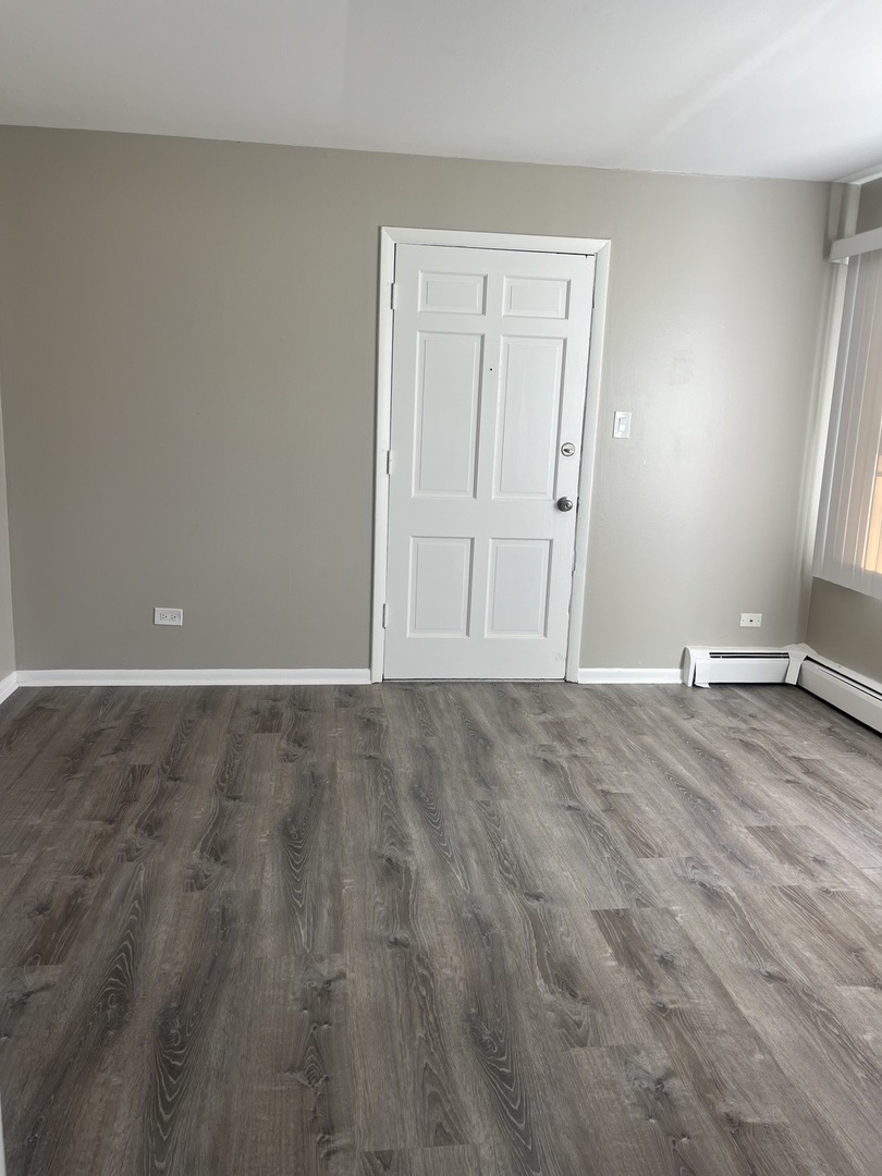 7831 roberts Road #4, Bridgeview, IL 60455