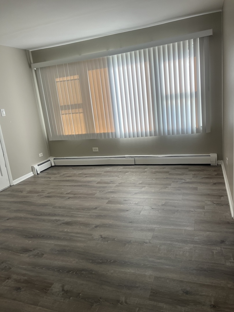 7831 roberts Road #4, Bridgeview, IL 60455