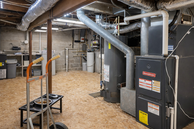 2285 W Center Street, Decatur, IL 62526