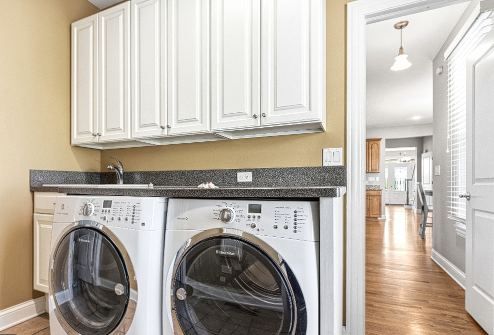 1231 S Ardmore Avenue, Villa Park, IL 60181