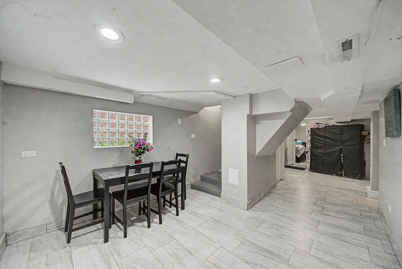 7124 W Belden Avenue, Chicago, IL 60707