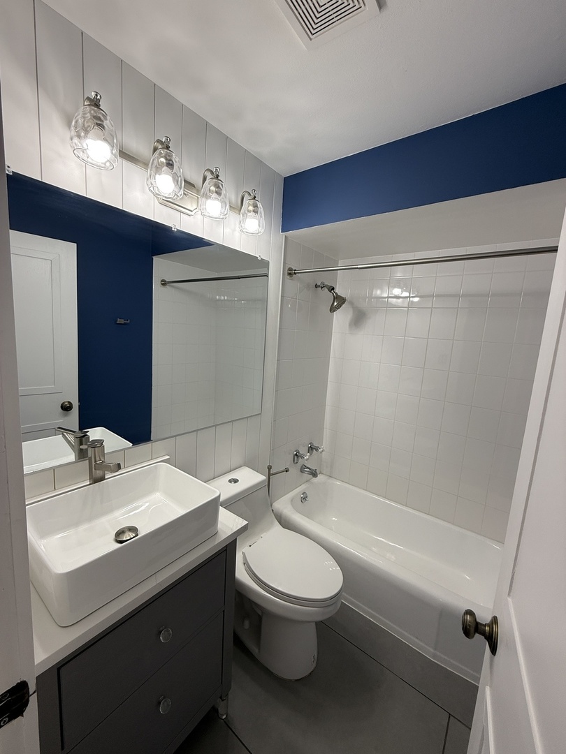 1101 Harlem Avenue #301, Forest Park, IL 60130