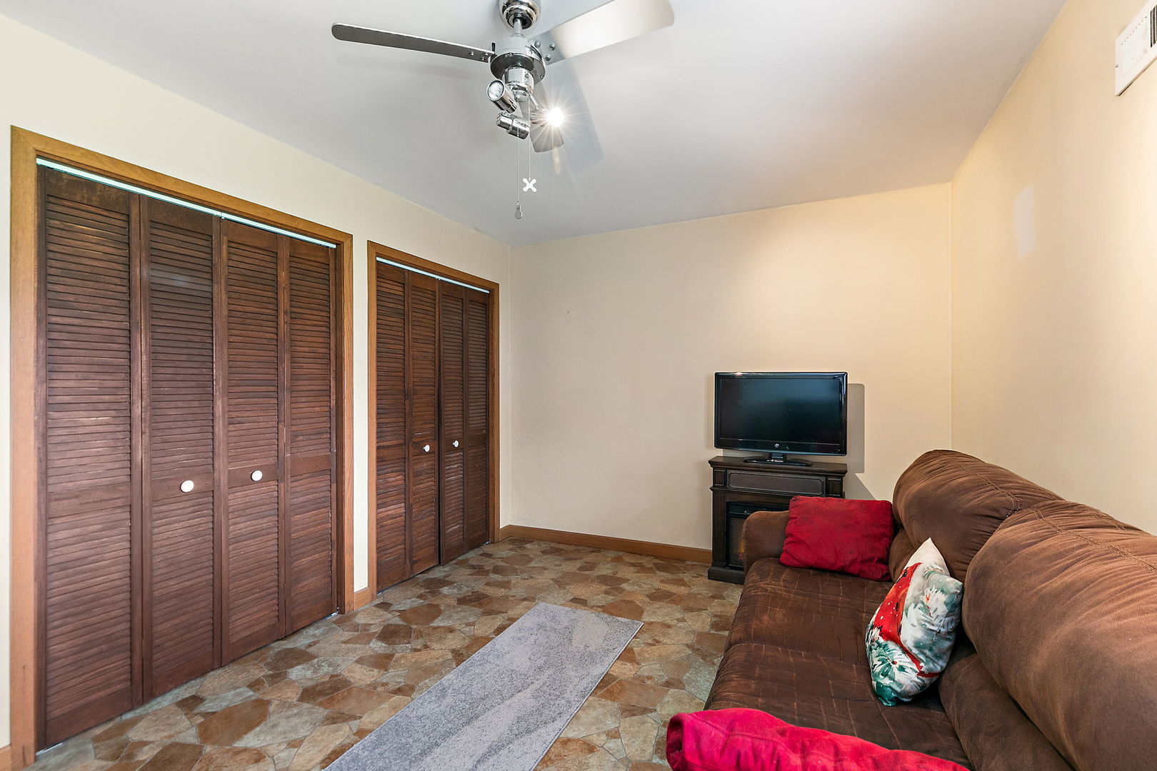 313 N Huntington Drive, McHenry, IL 60050