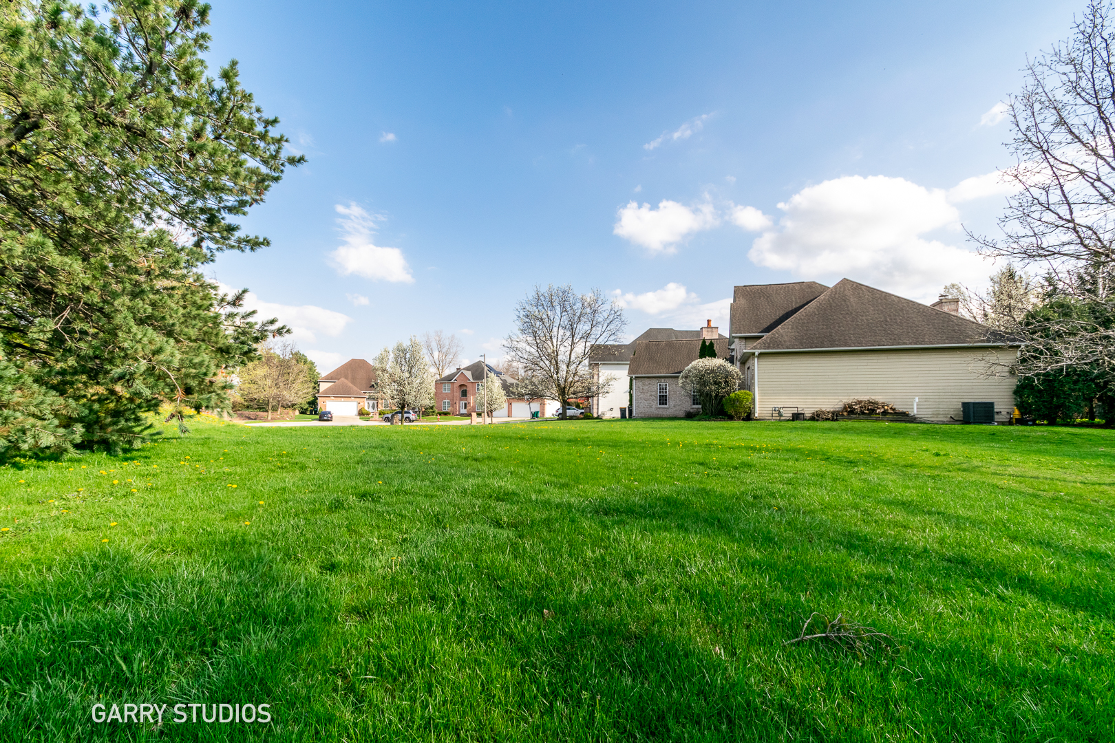 2 Osprey Court, Streamwood, IL 60107