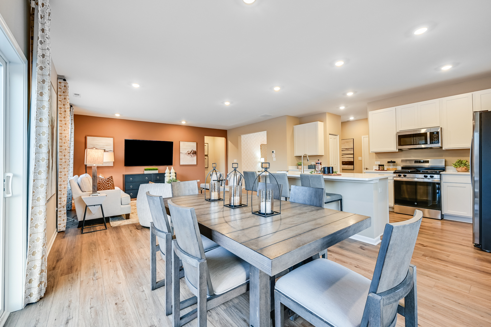 4019 Meadowridge Road, Woodstock, IL 60098