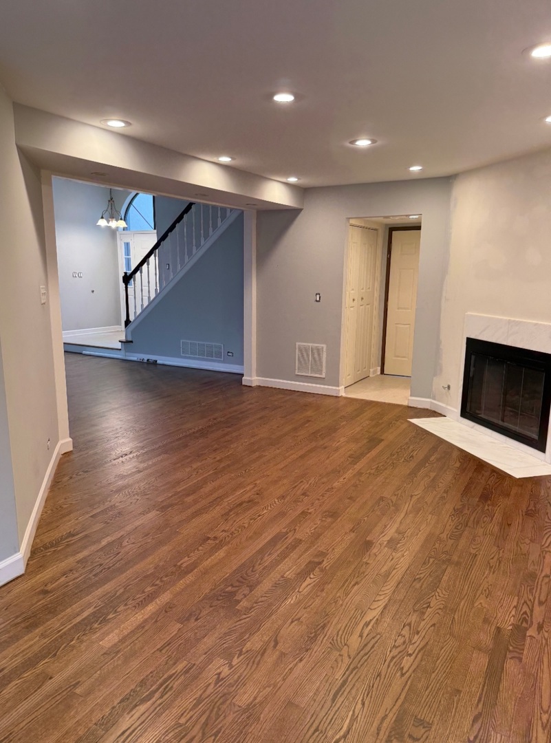 1203 Hobson Oaks Drive, Naperville, IL 60540