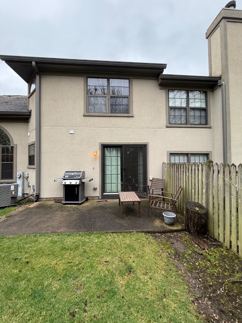 1203 Hobson Oaks Drive, Naperville, IL 60540