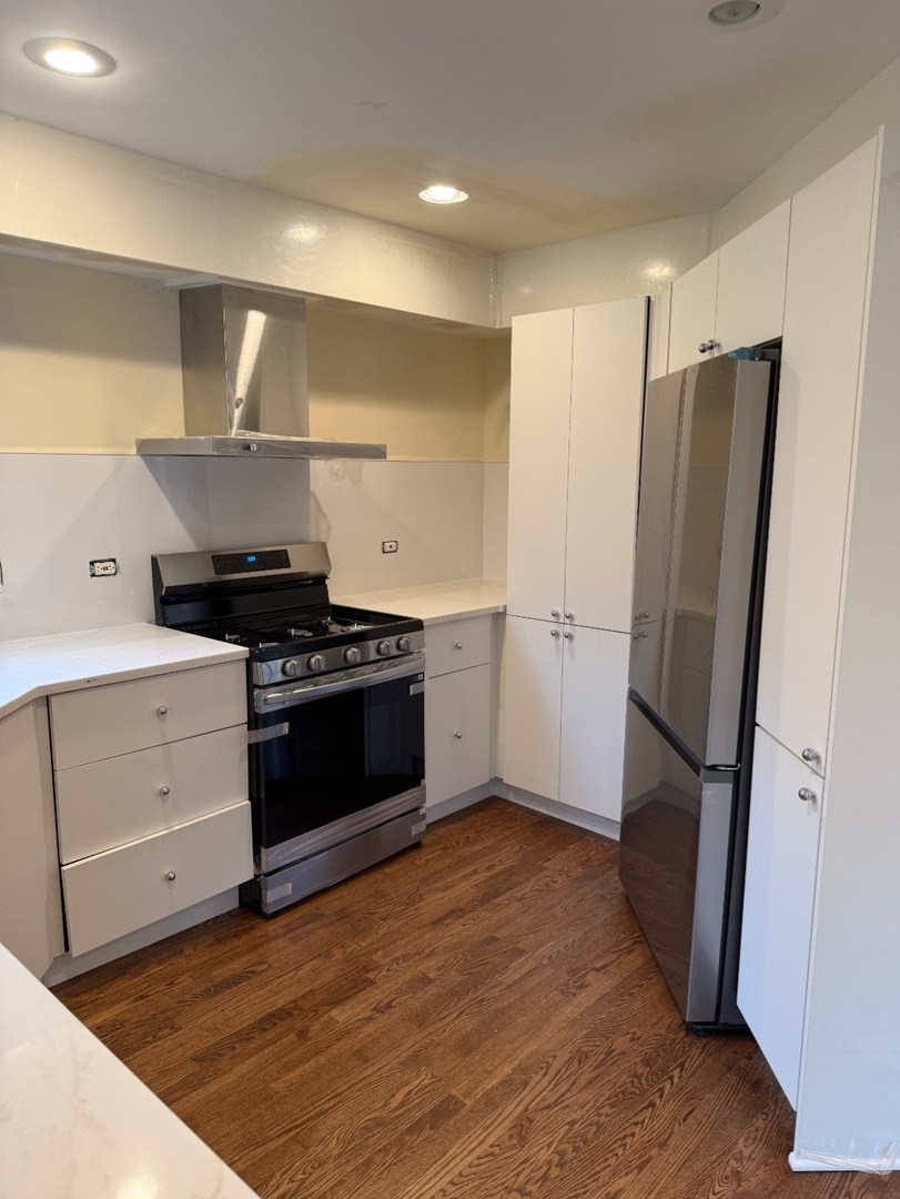 1203 Hobson Oaks Drive, Naperville, IL 60540