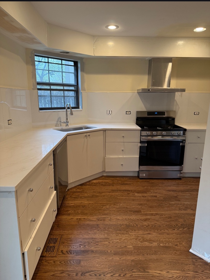 1203 Hobson Oaks Drive, Naperville, IL 60540