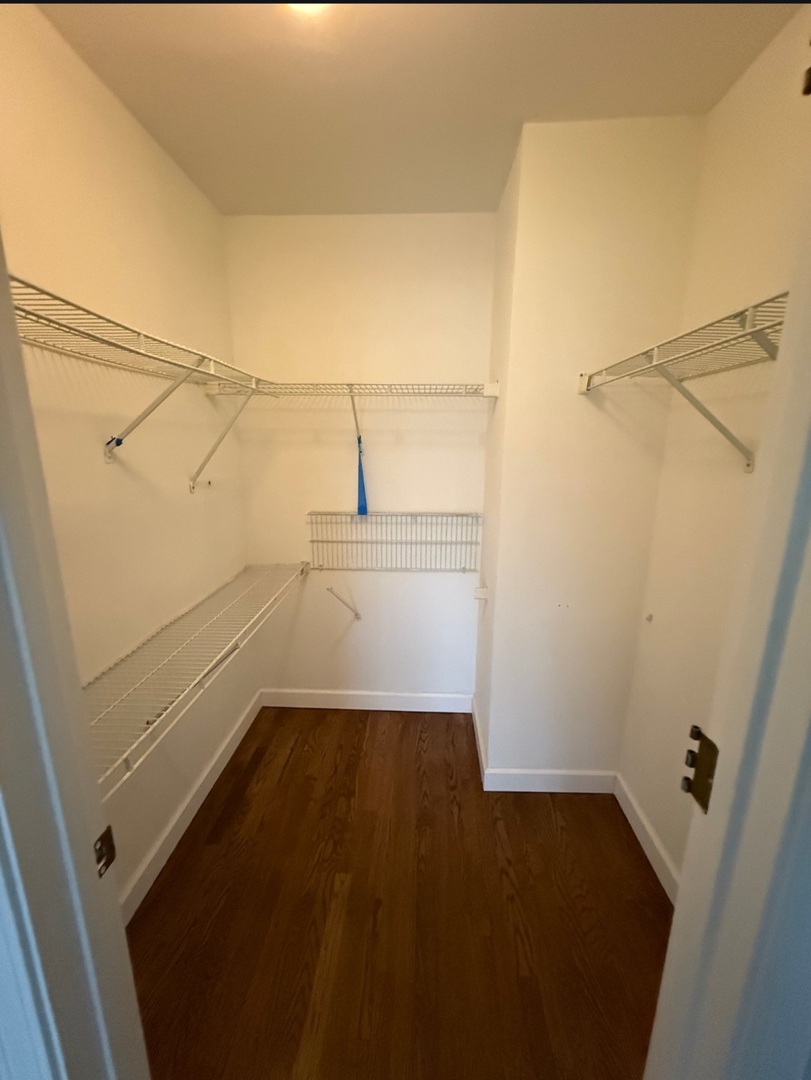 1203 Hobson Oaks Drive, Naperville, IL 60540