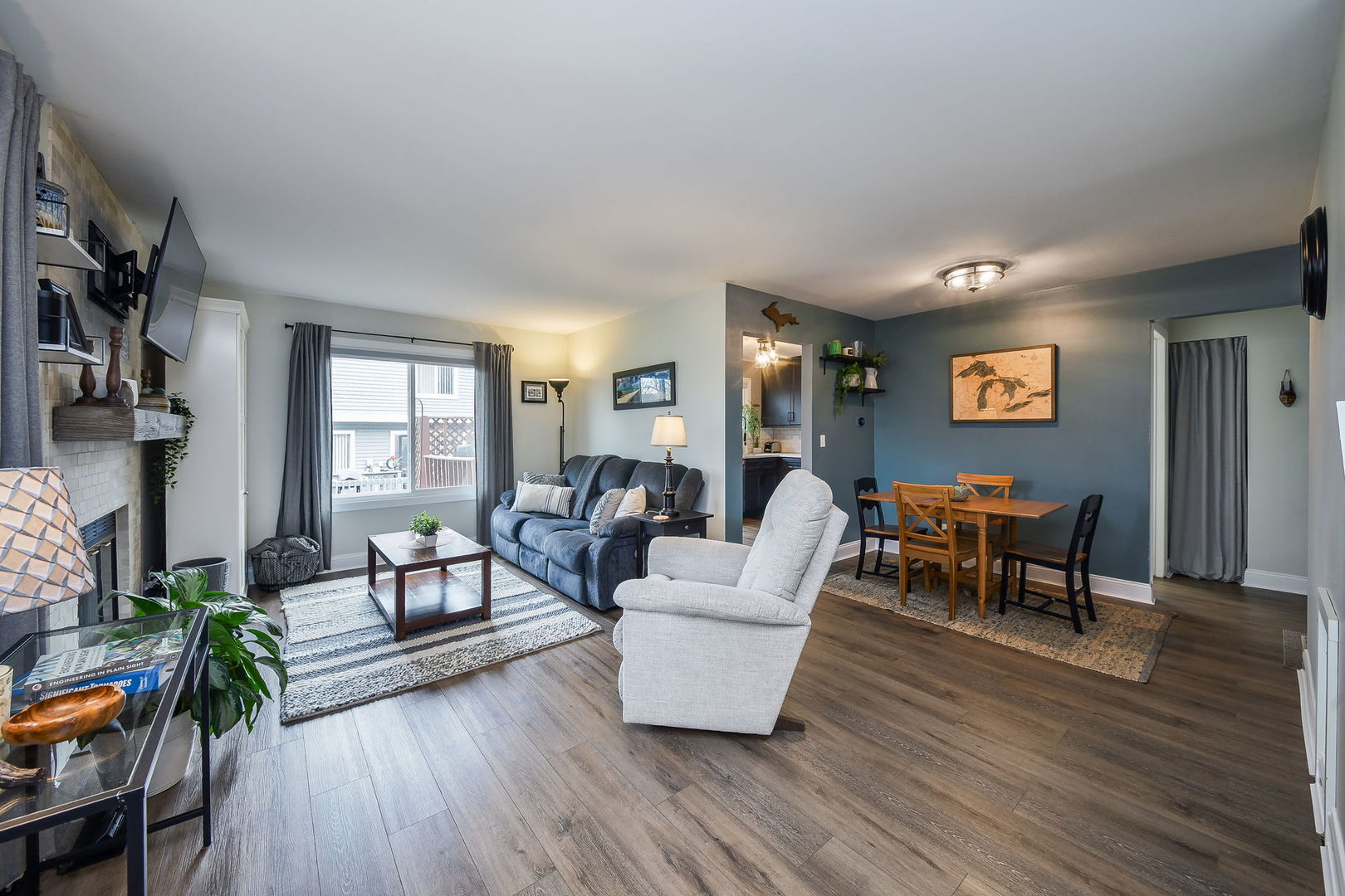 2458 Brunswick Circle #B, Woodridge, IL 60517