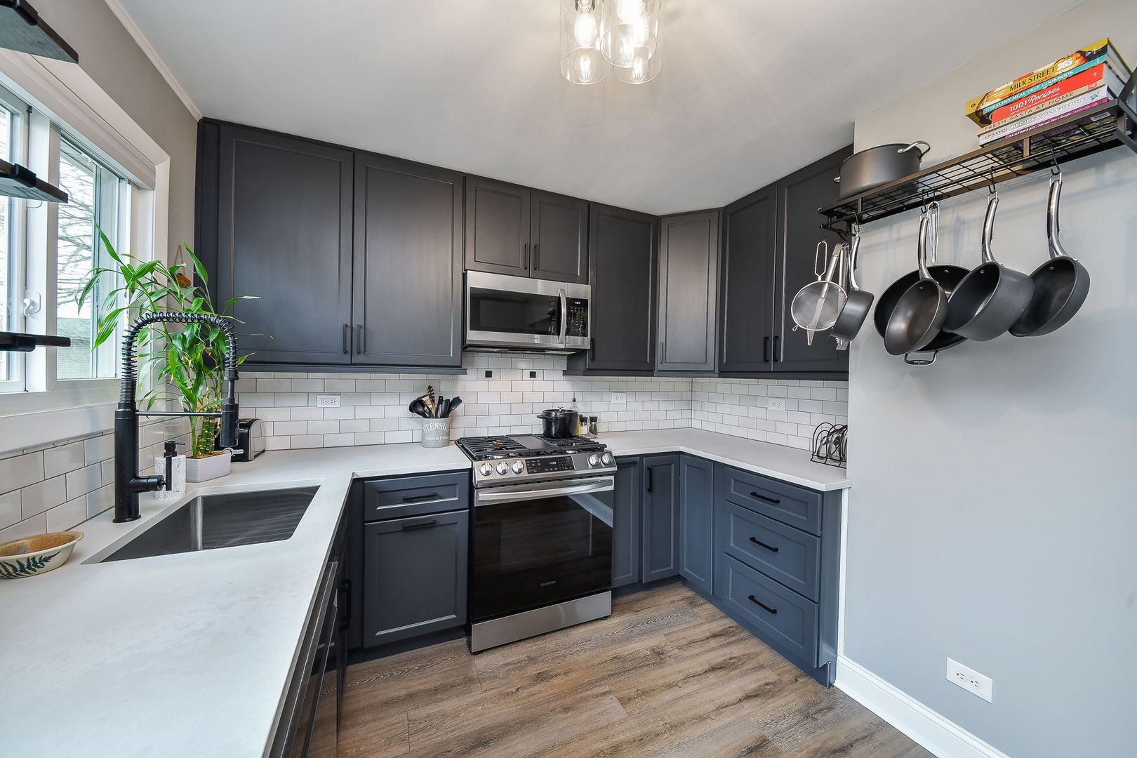 2458 Brunswick Circle #B, Woodridge, IL 60517