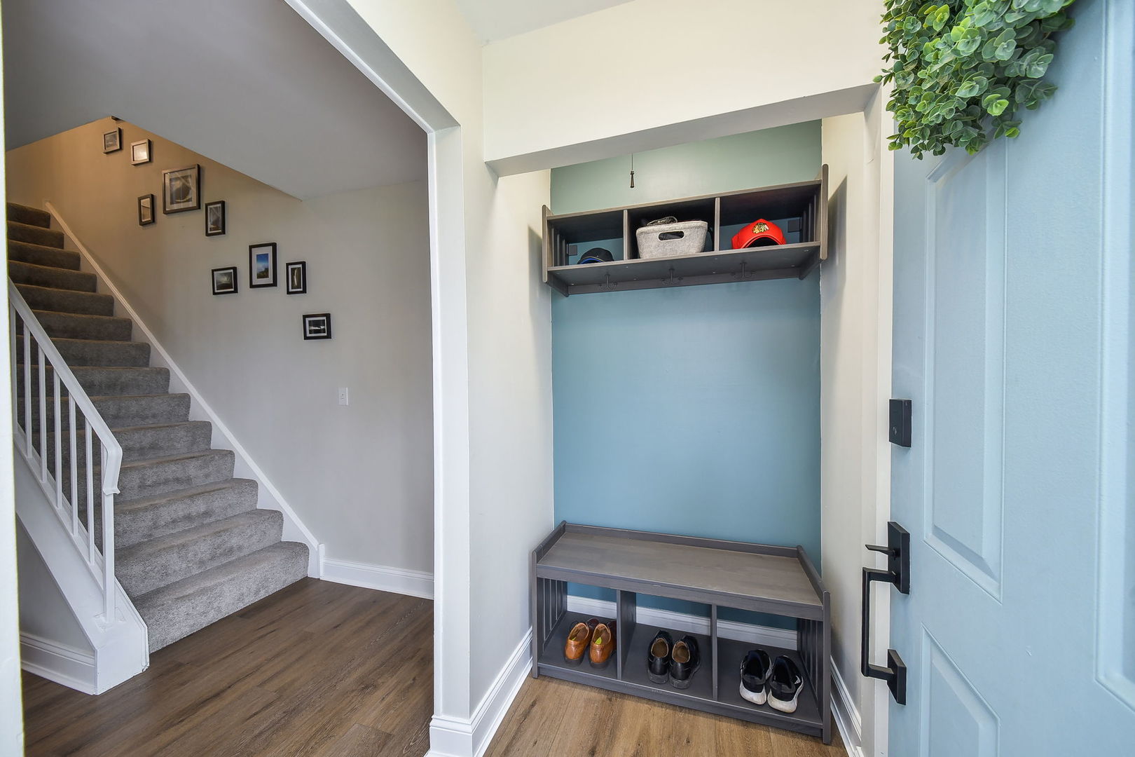 2458 Brunswick Circle #B, Woodridge, IL 60517