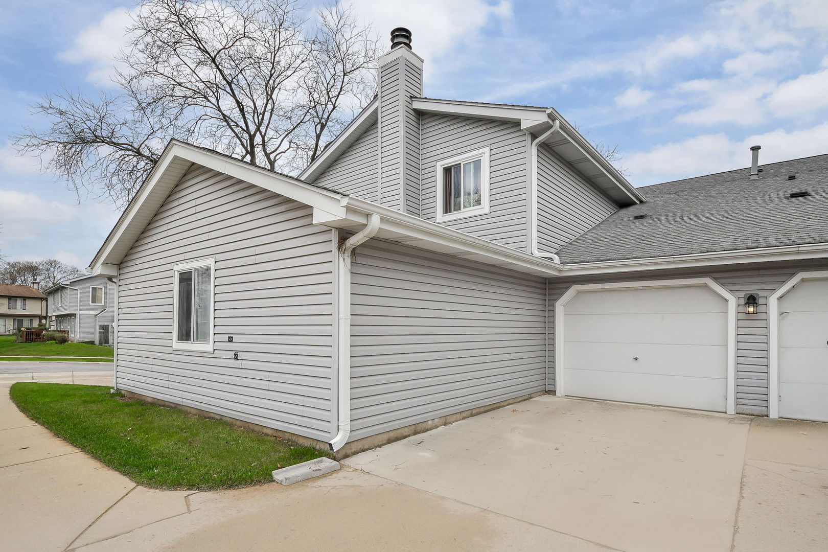 2458 Brunswick Circle #B, Woodridge, IL 60517