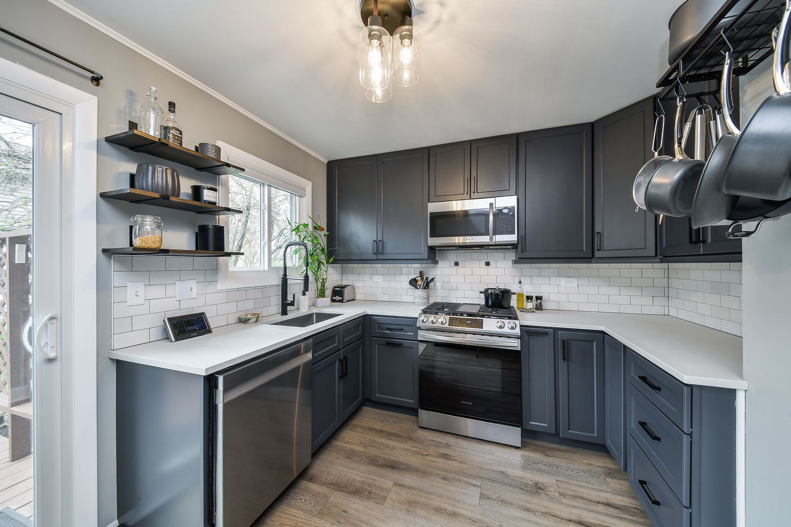 2458 Brunswick Circle #B, Woodridge, IL 60517