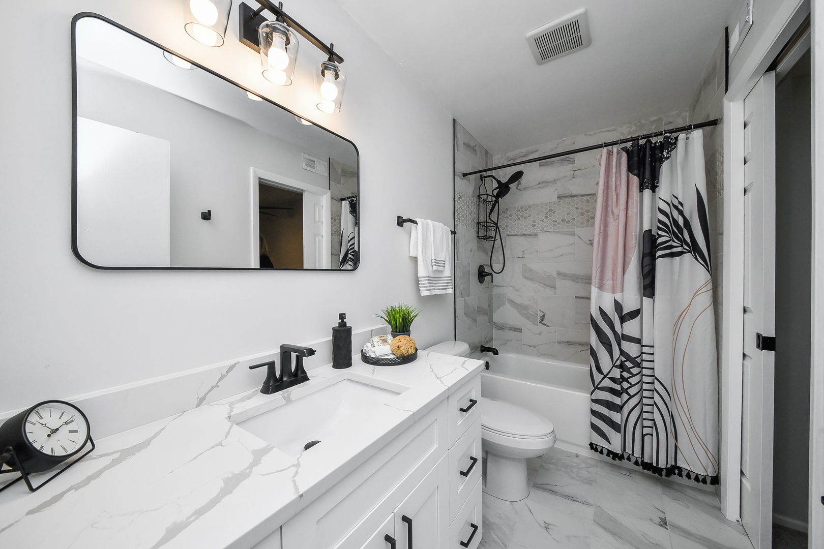 2458 Brunswick Circle #B, Woodridge, IL 60517