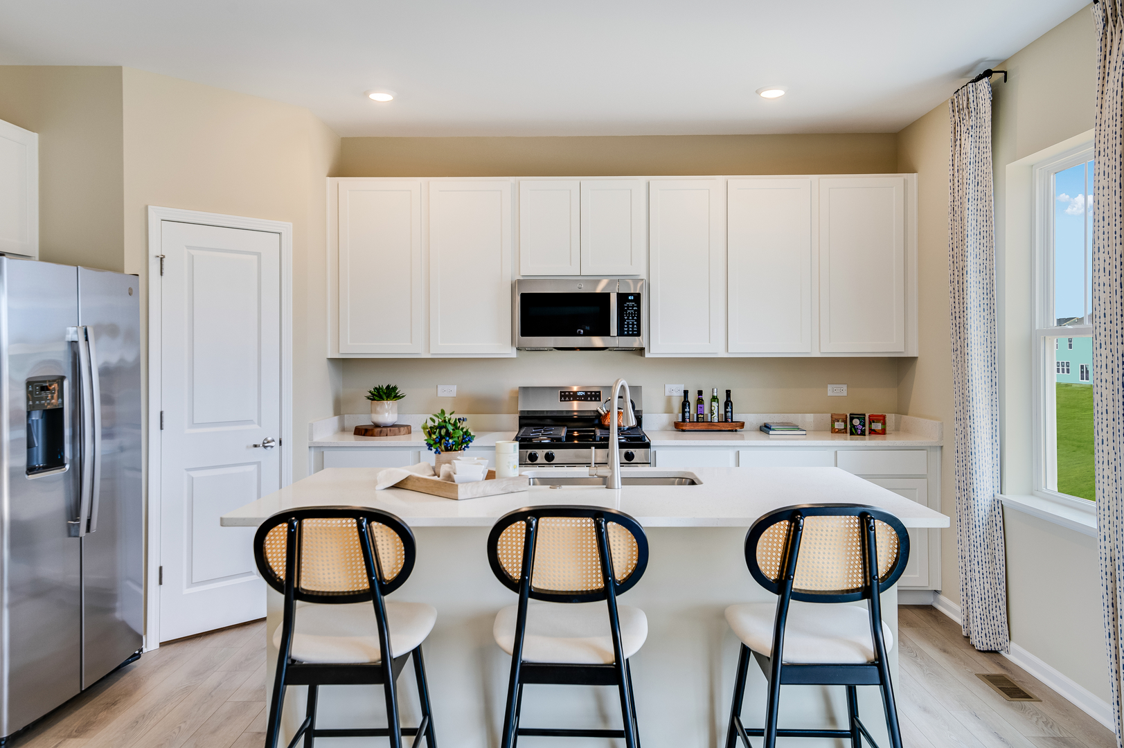 4011 Meadowridge Drive, Woodstock, IL 60098