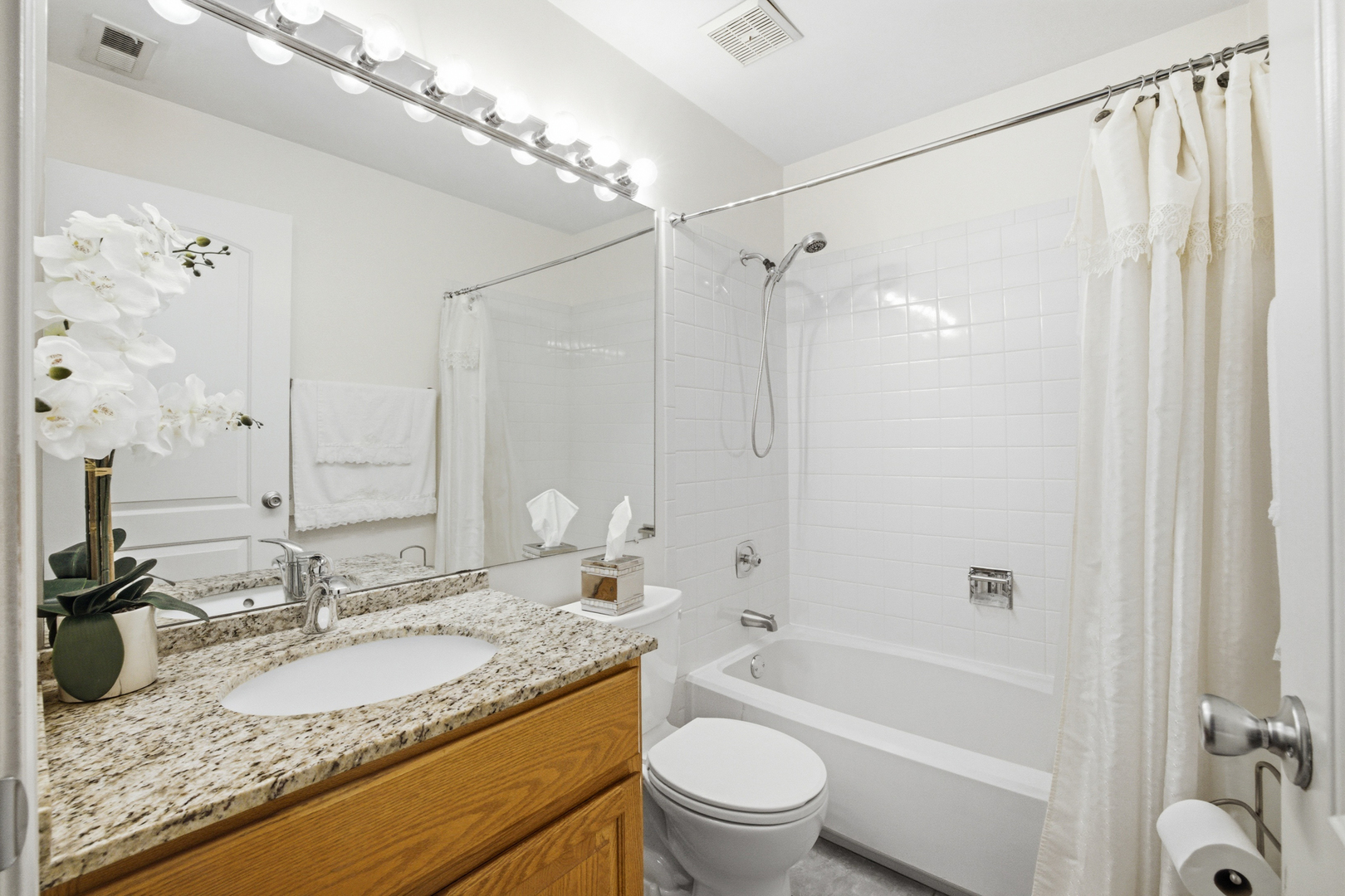 551 CUMBERLAND Trail #C, Roselle, IL 60172