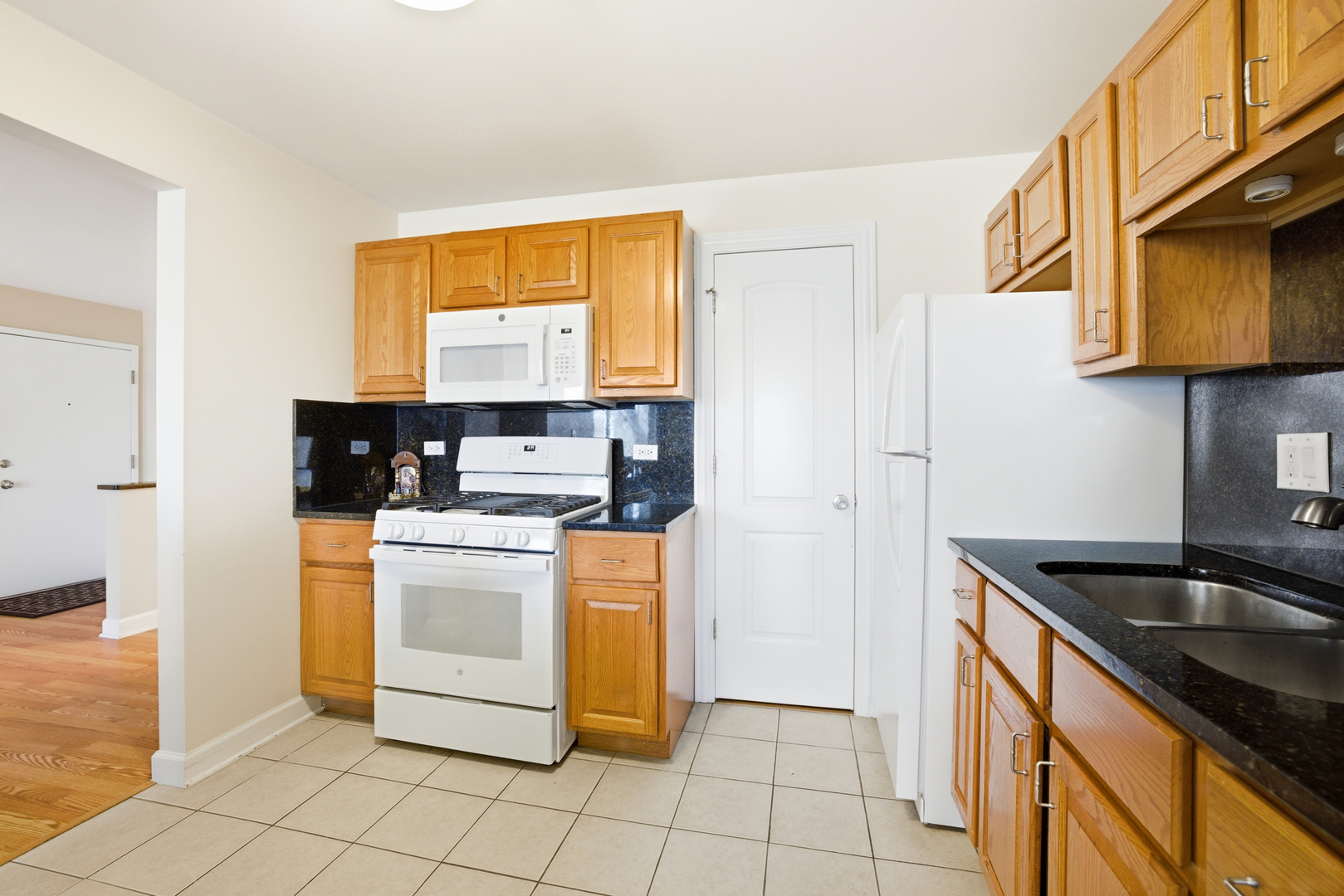 551 CUMBERLAND Trail #C, Roselle, IL 60172