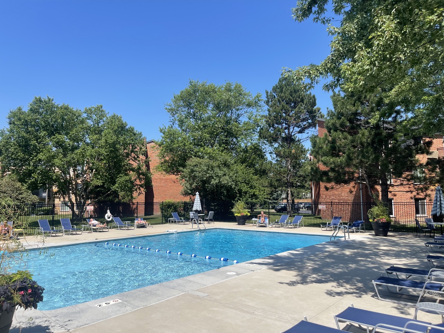 4400 W Lake Avenue #203B, Glenview, IL 60026