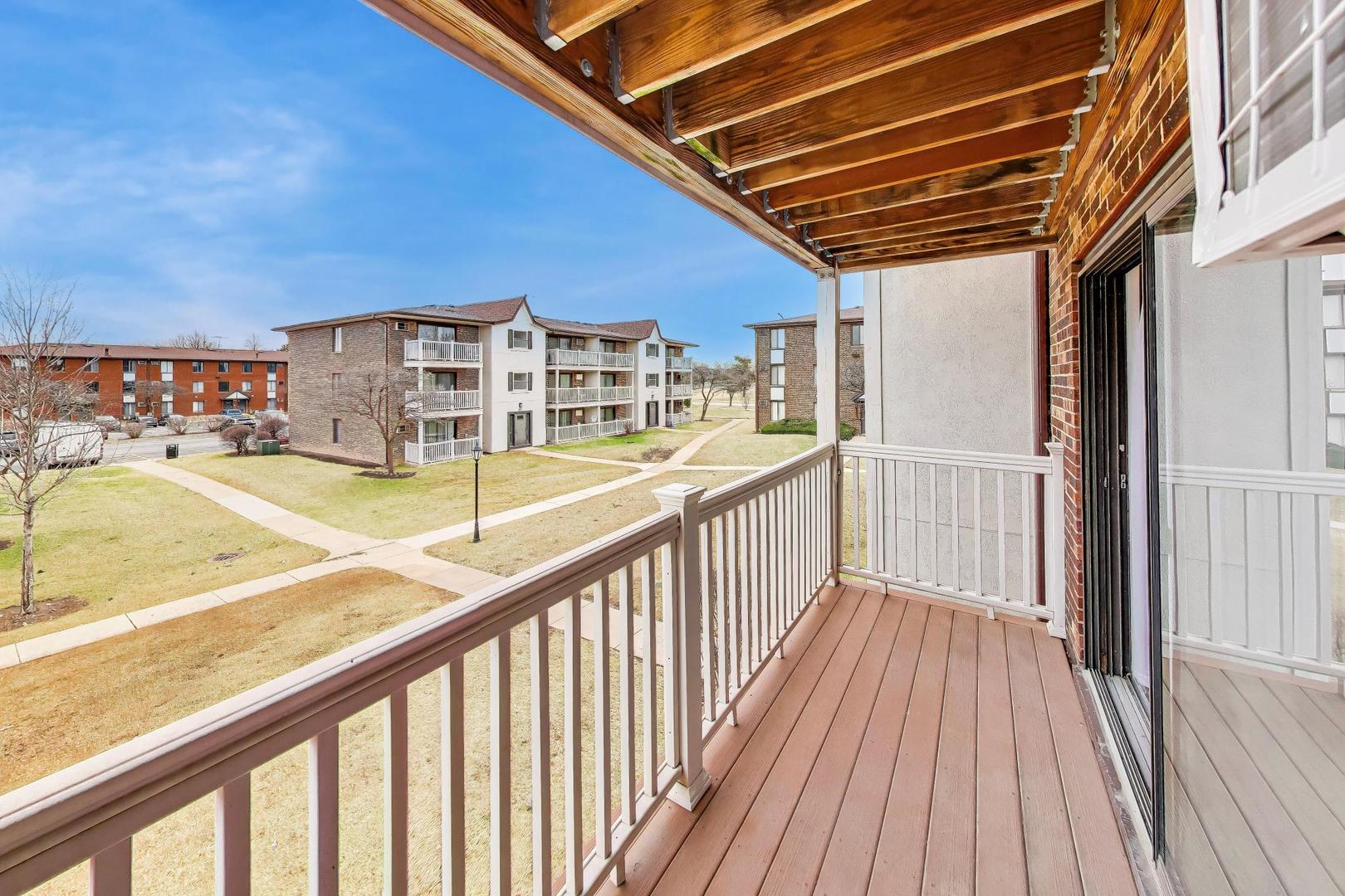 239 Gregory Street #8, Aurora, IL 60504