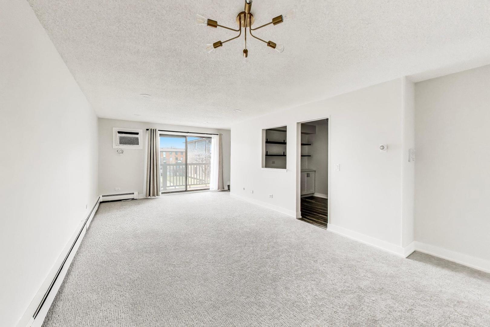 239 Gregory Street #8, Aurora, IL 60504