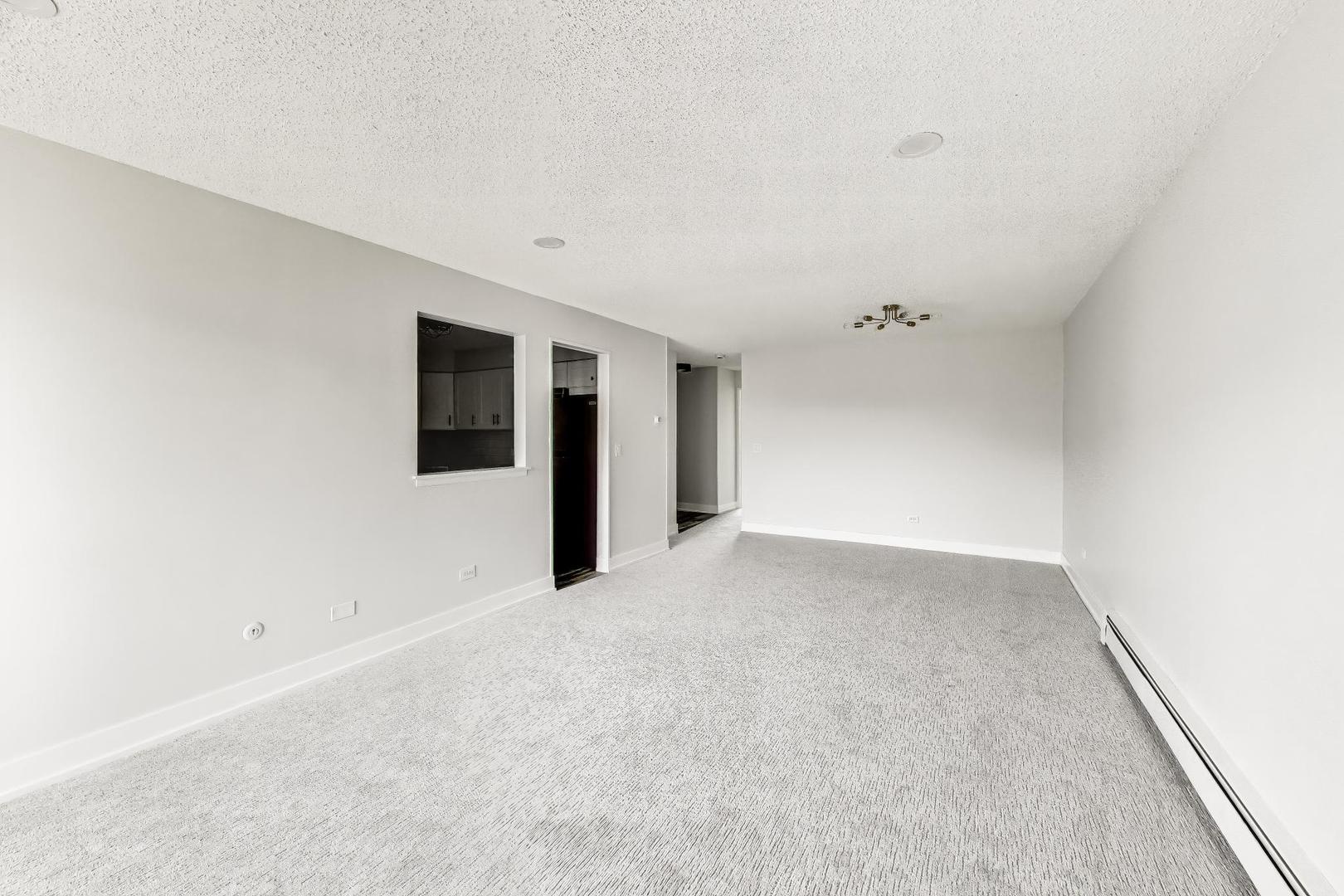 239 Gregory Street #8, Aurora, IL 60504