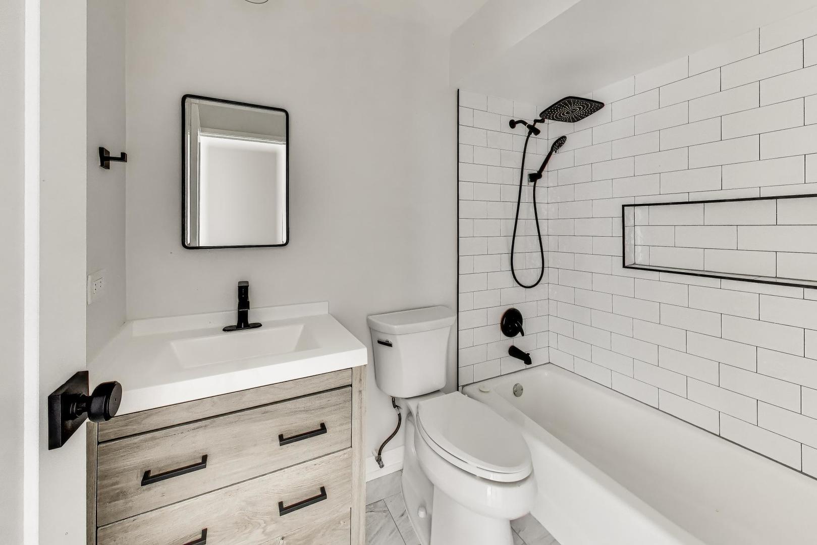 239 Gregory Street #8, Aurora, IL 60504