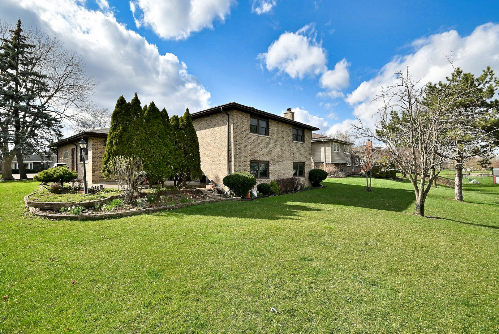 7221 Bayberry Lane, Darien, IL 60561