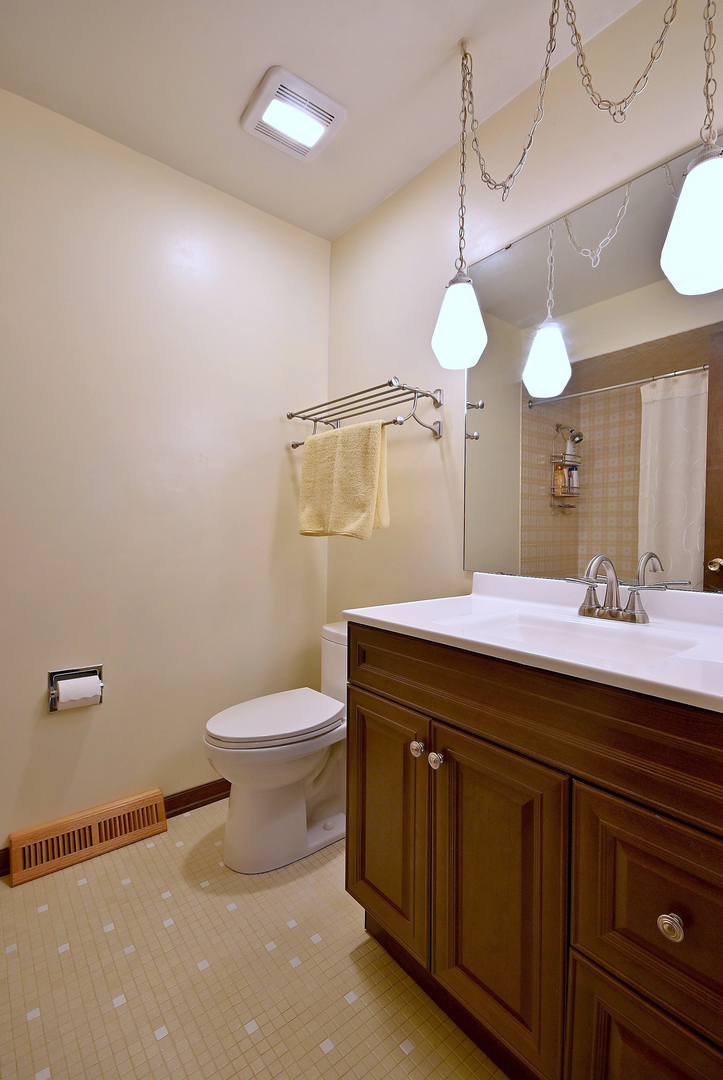 7221 Bayberry Lane, Darien, IL 60561