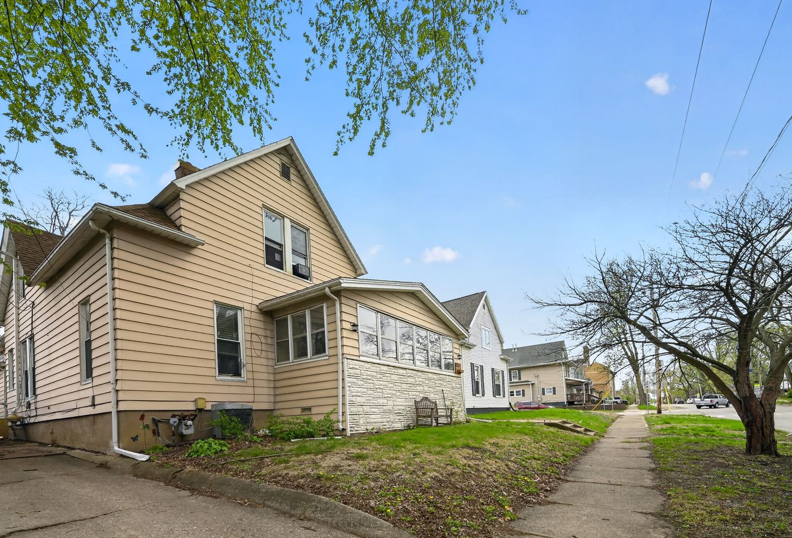 1003 N Lee Street, Bloomington, IL 61701