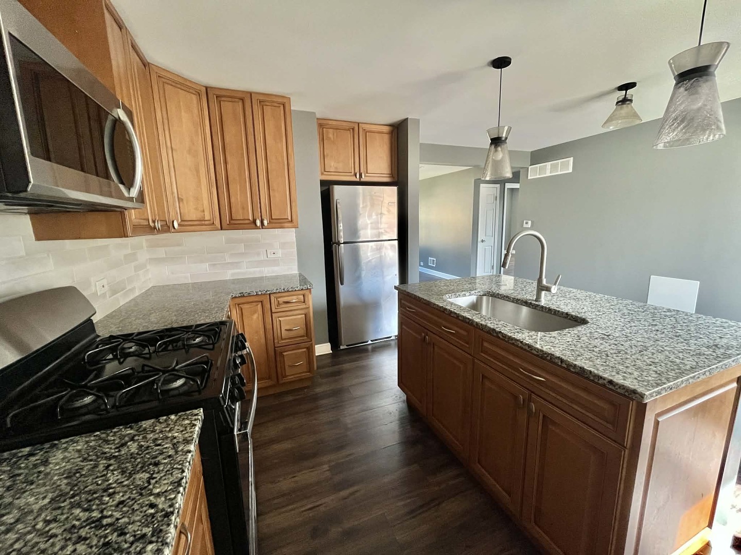 746 Walnut Street #2E, Waukegan, IL 60085