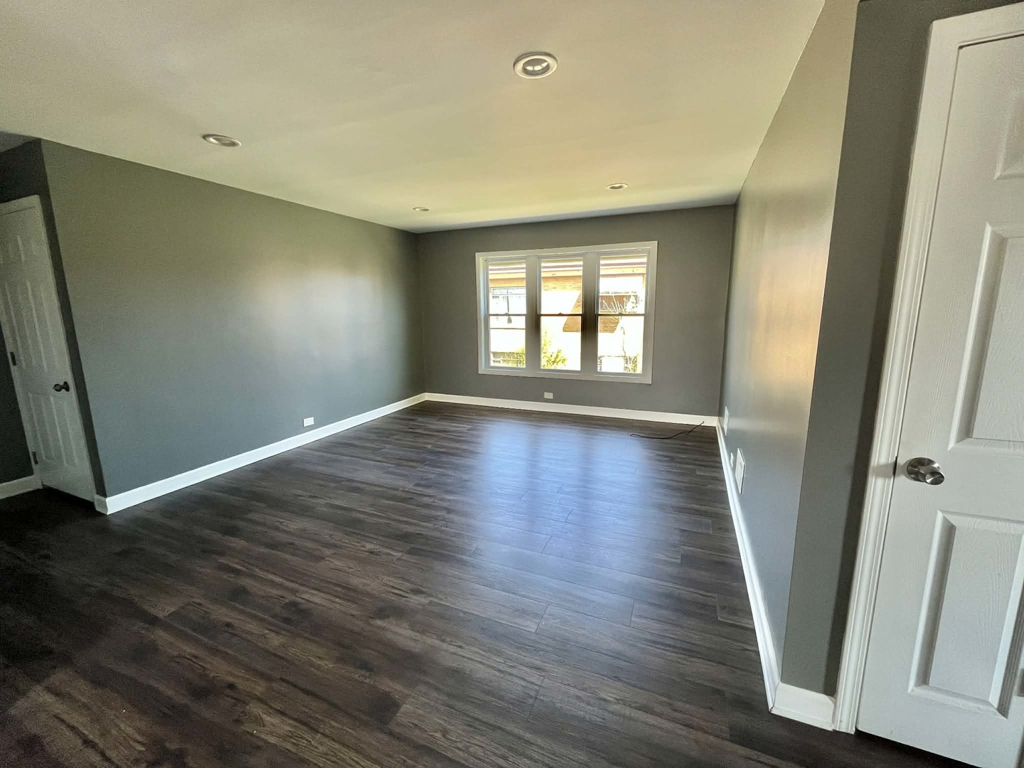 746 Walnut Street #2E, Waukegan, IL 60085