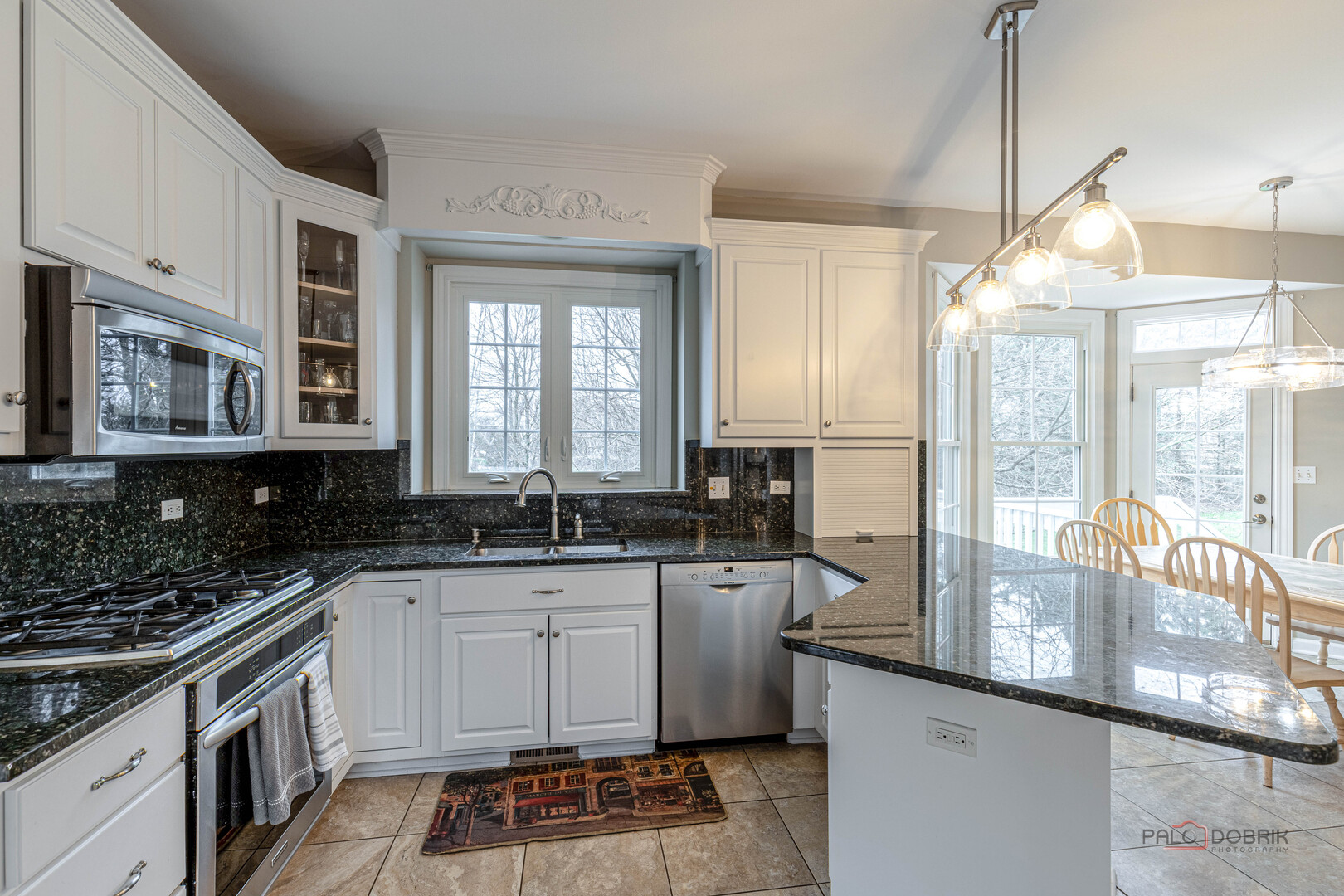 1800 Darnell Street, Libertyville, IL 60048