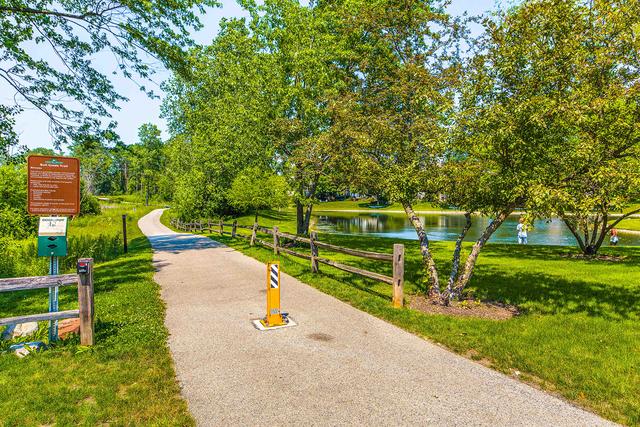 1800 Darnell Street, Libertyville, IL 60048