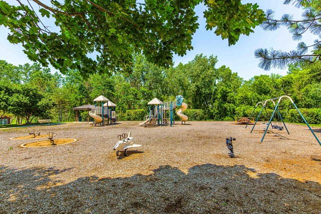 1800 Darnell Street, Libertyville, IL 60048