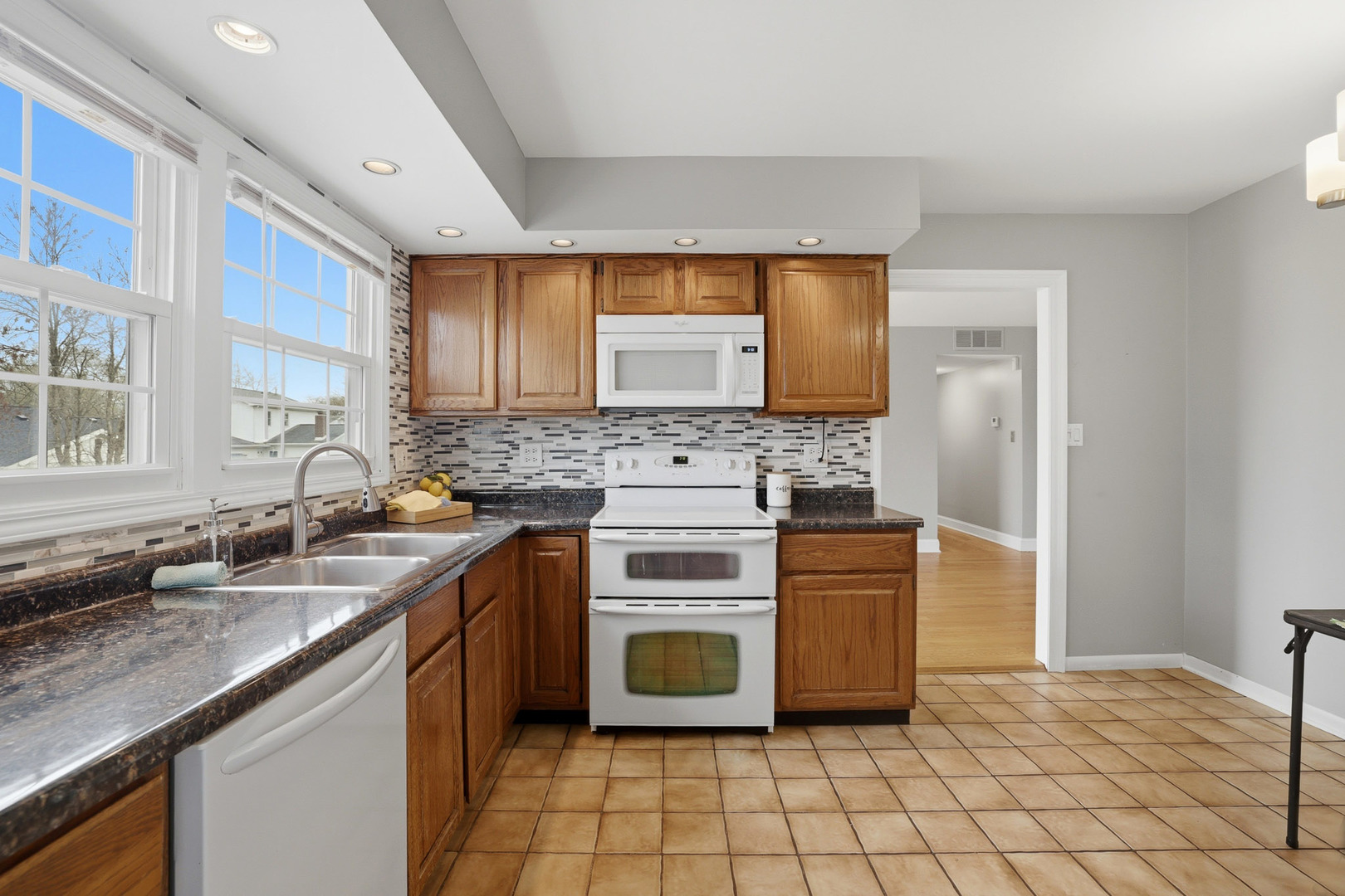 225 Wilmslow Lane, Schaumburg, IL 60194