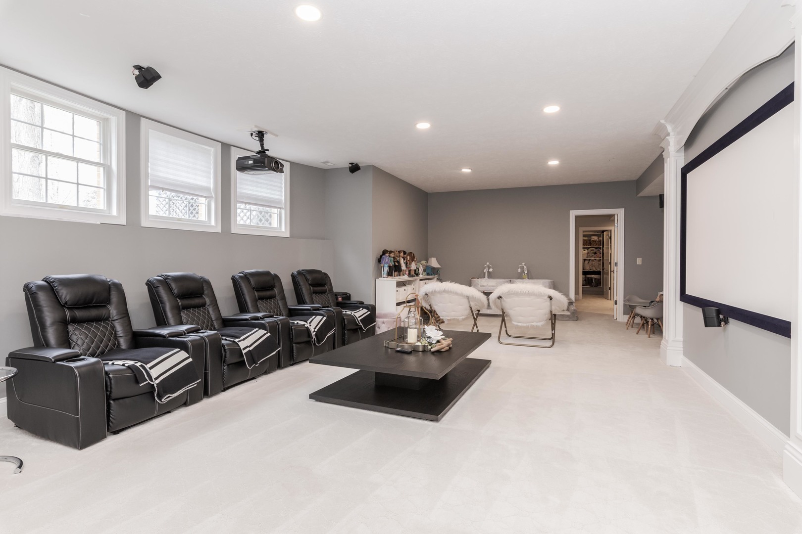 33 Derby Way, Bloomington, IL 61704