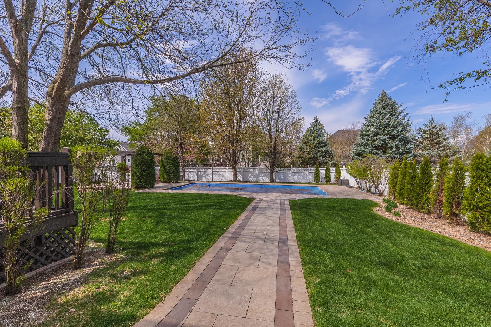 33 Derby Way, Bloomington, IL 61704