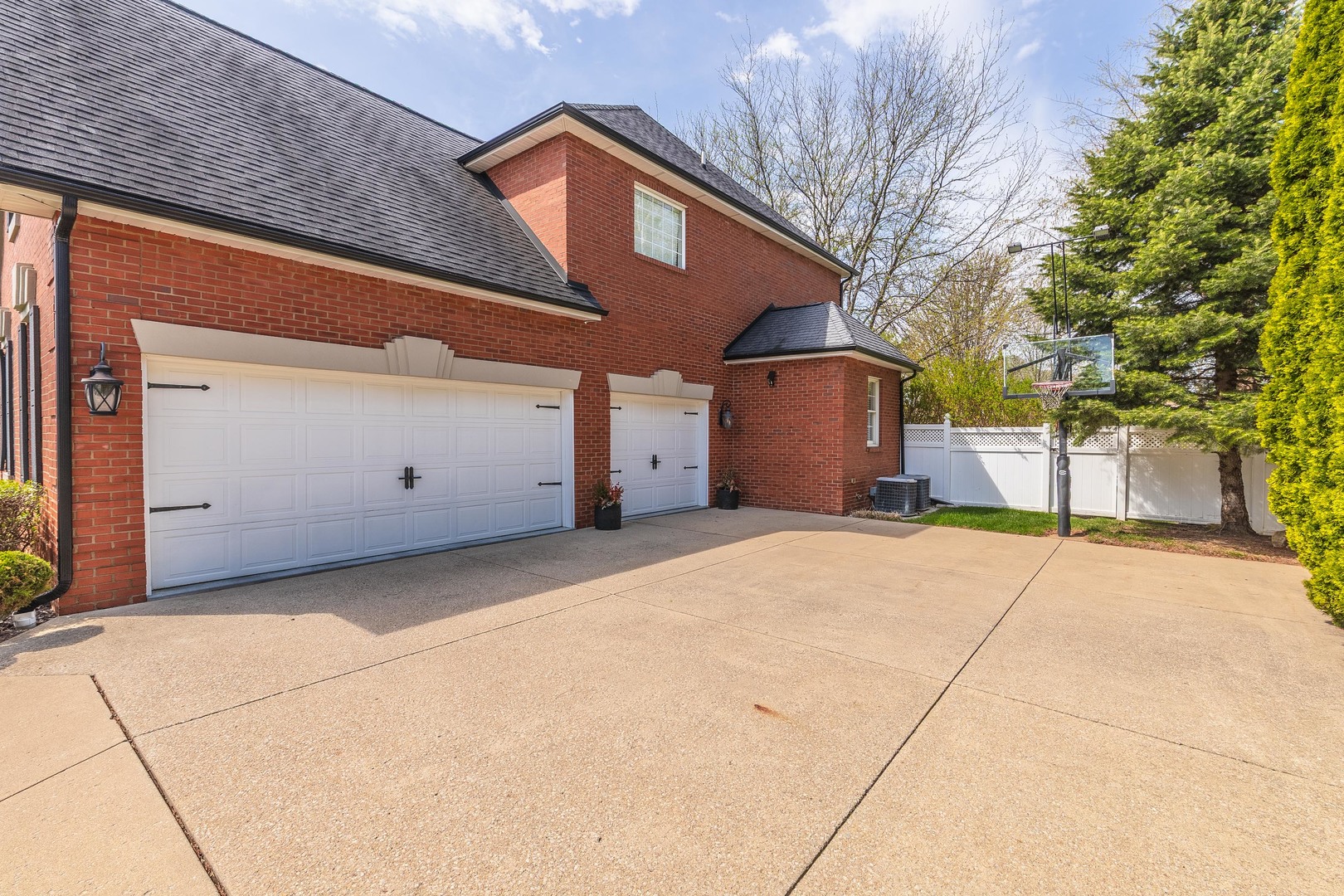 33 Derby Way, Bloomington, IL 61704